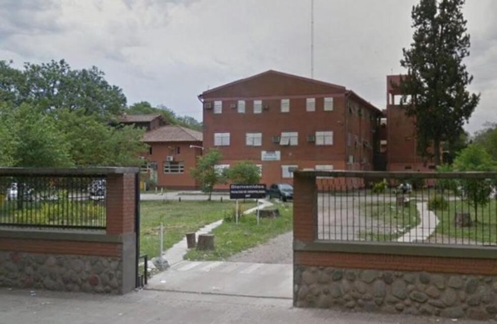 "No nos pueden meter a mí y a mi hija en la misma bolsa que él, afirmó Ana Hassan, hermana del profesor acusado