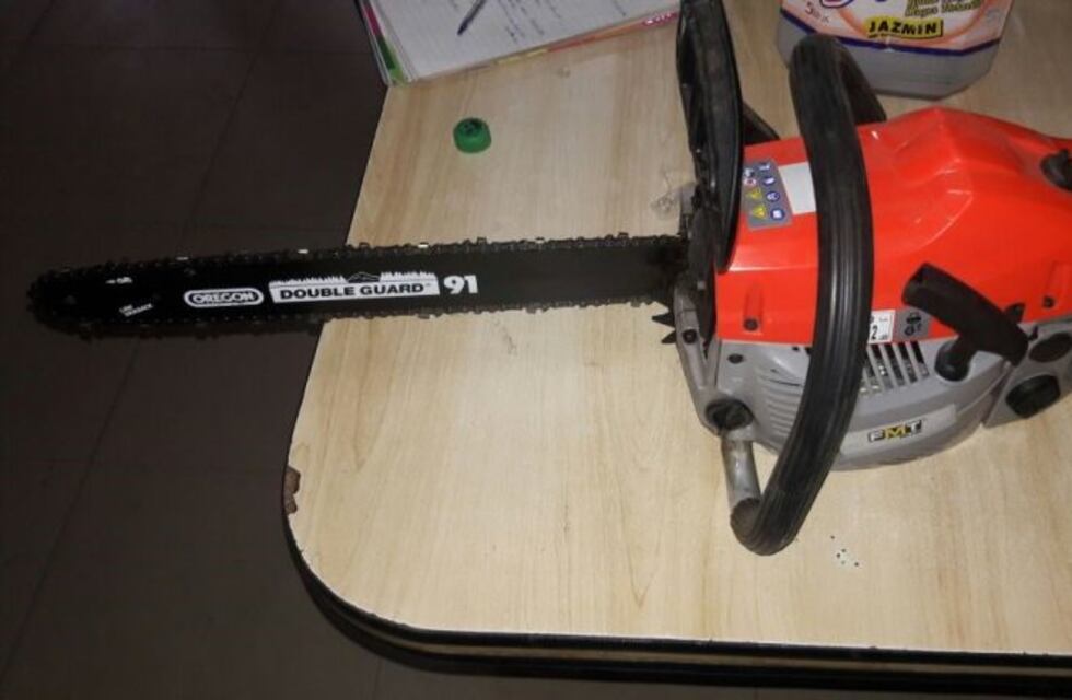 En una riña, hirió a dos personas con una motosierra