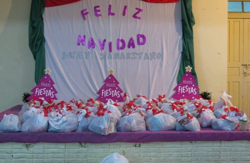 Jóvenes solidarios preparan la cena de nochebuena para las personas en situación de calle