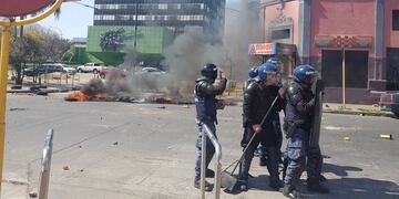 Cruce violento entre Luz y Fuerza y la Policía\u002E