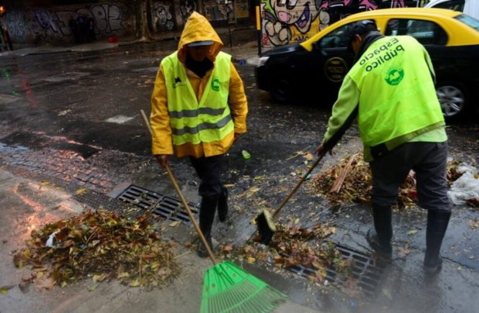 Instalarán sumideros y tapas de boca de lluvia de plástico reciclado