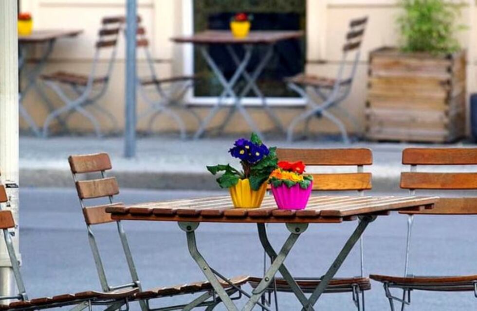 Modifican protocolos de actividades gastronómicas y amplían los espacios disponibles en Santa Rosa