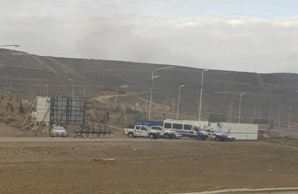 Petroleros se retiran de 3 y 26 y quedan Gendarmería y Policía