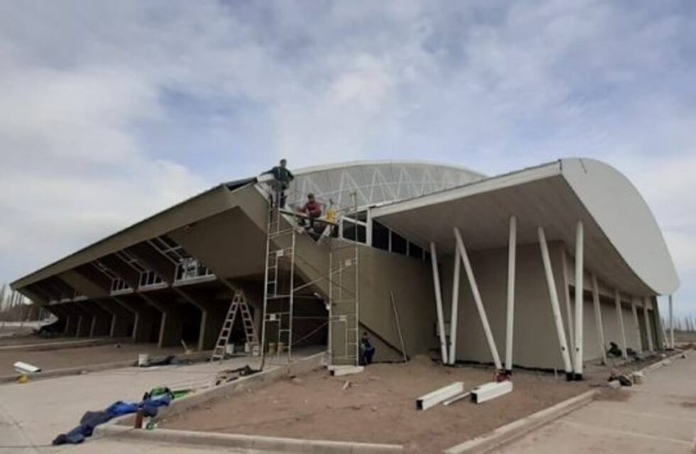 En 10 días estará terminado el polideportivo en Villa Atuel