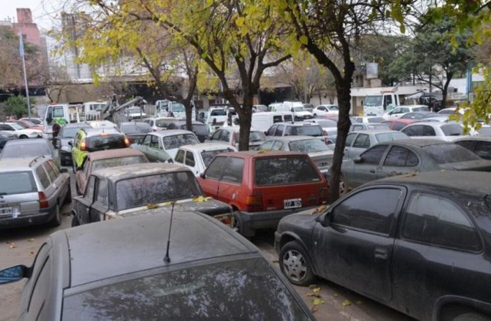Córdoba: le robaron la batería del auto a en un corralón municipal a un remisero