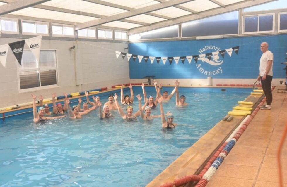 Abren las inscripciones de talleres de natación para adultos mayores