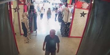 Simuló ser un proveedor y robó más de cinco mil pesos en dos comercios en Flores