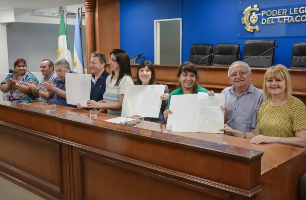 Se firmó el acta de inicio de la obra del edificio legislativo