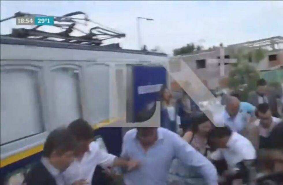 Se derrumbó parte del restaurante de Margarita Barrientos en plena inauguración