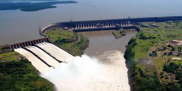 Con las lluvias y la apertura de Itaipú, se espera que se normalice el río Paraná