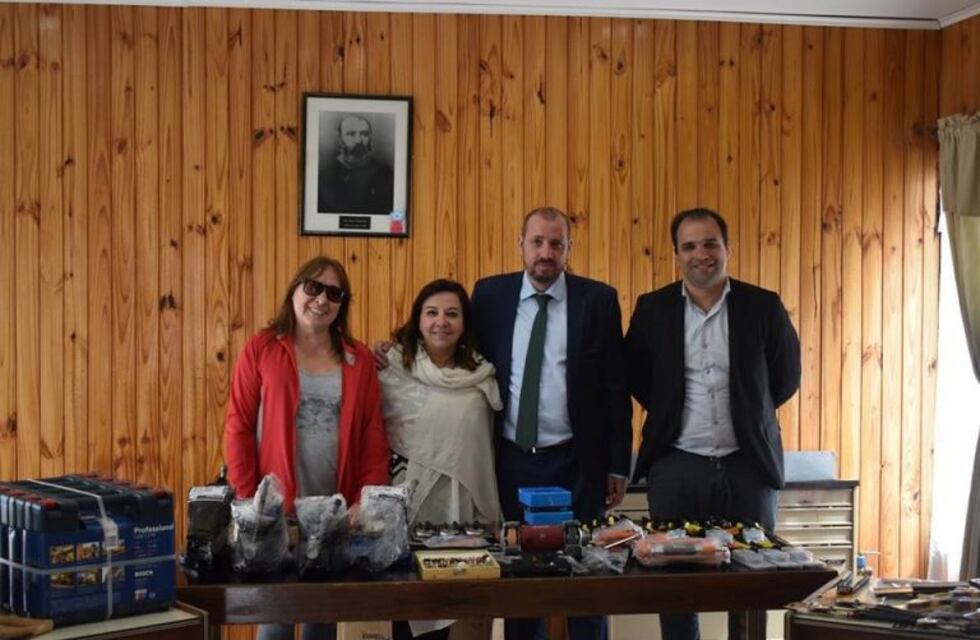 Comandante Luis Piedra buena: herramientas para escuela industrial