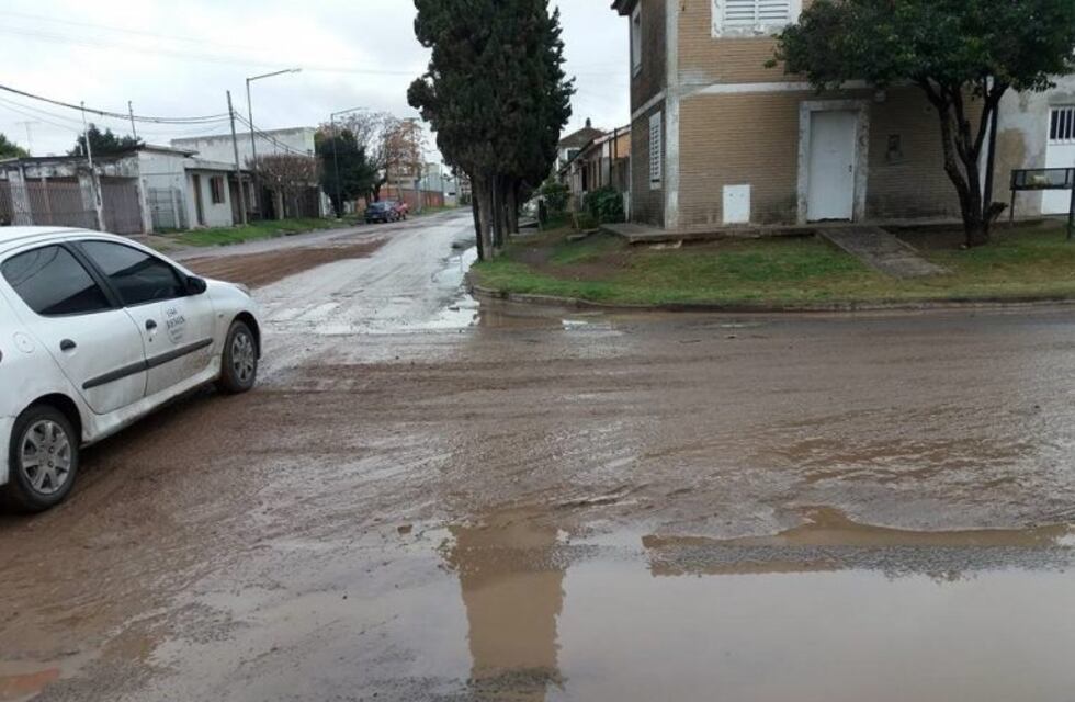 Vecinos de los barrios Santa Cecilia y Fonavi se mostraron indignados por el estado de las calles