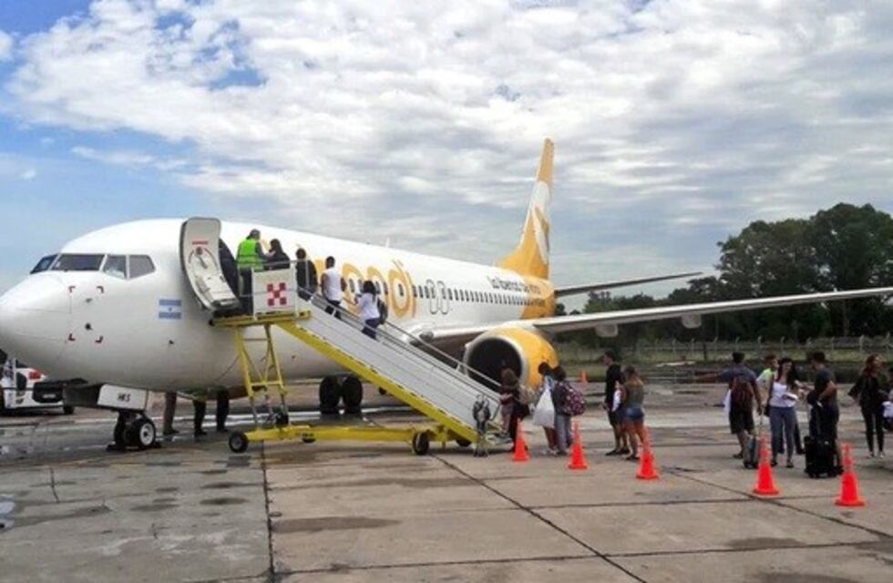 Es piloto de Fly Bondi, lo mandaron a cargar el combustible y se accidentó