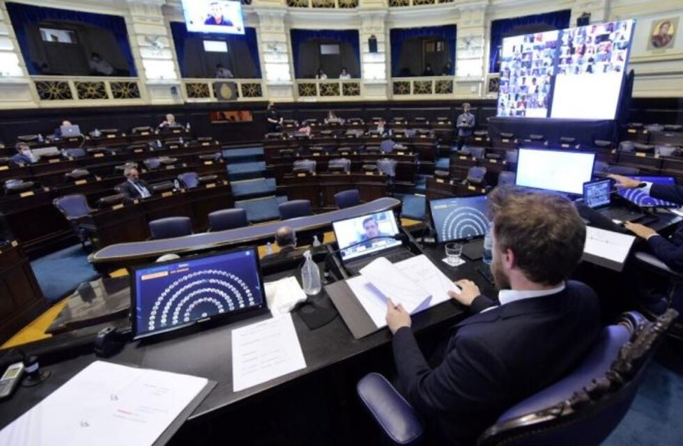 Diputados bonaerenses renovaron la suspensión de desalojos pero excluyeron las tomas de tierras