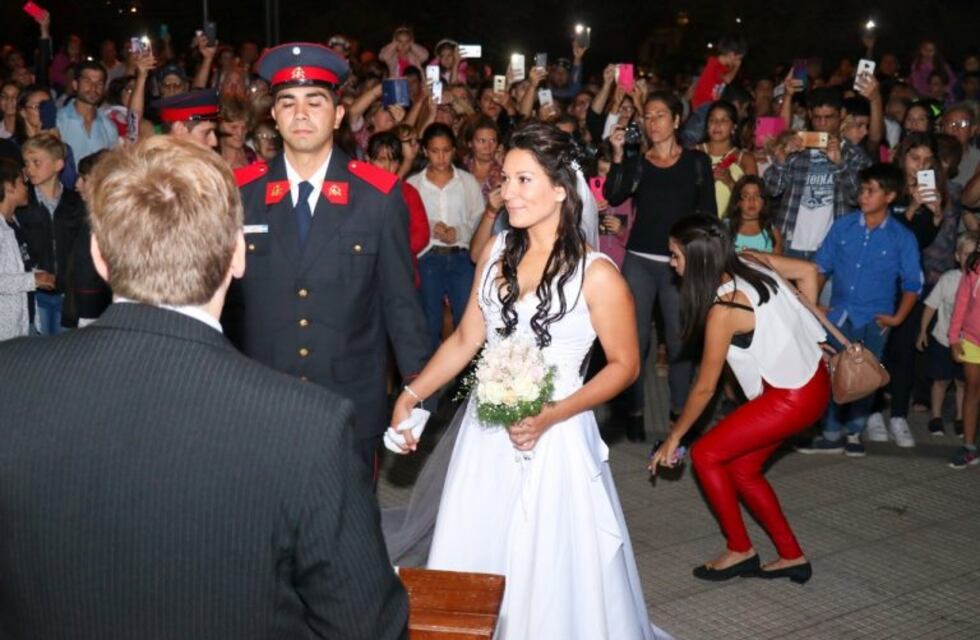 Un "Sí quiero" multitudinario en la plaza San Martín