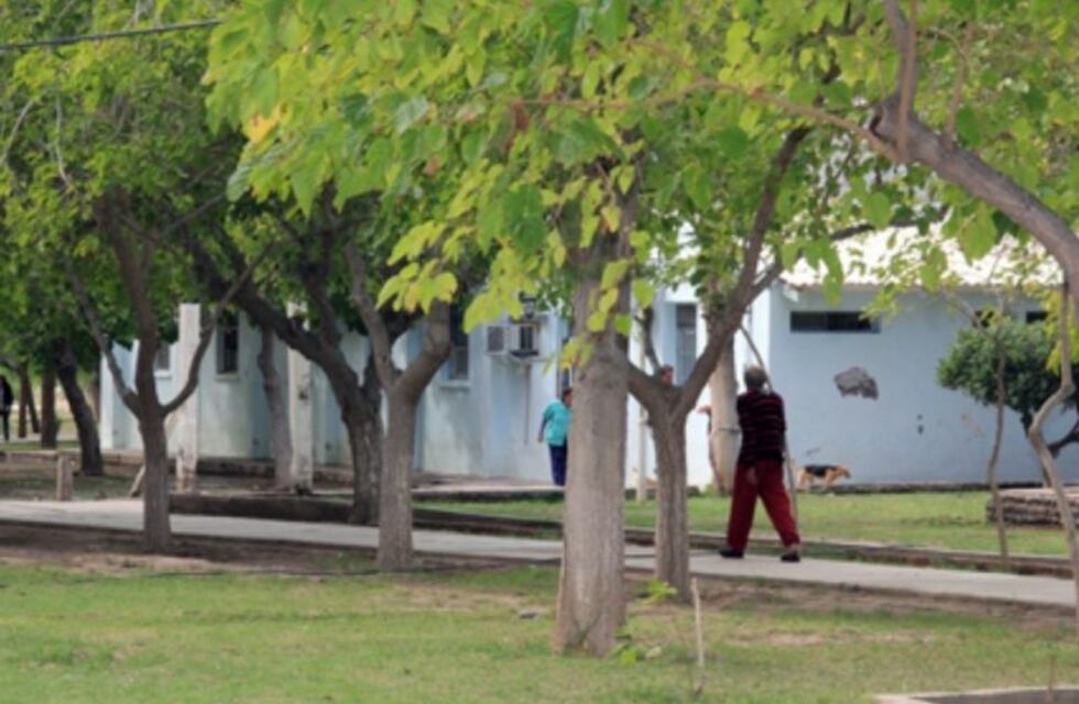 Con la cocina inundada de líquidos cloacales, les prepararon la comida a pacientes del Neuro