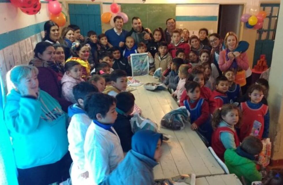 En La Curva festejaron el Día del Niño y hubo anuncios municipales