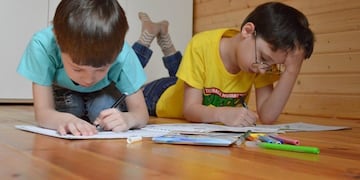 Niños dibujando