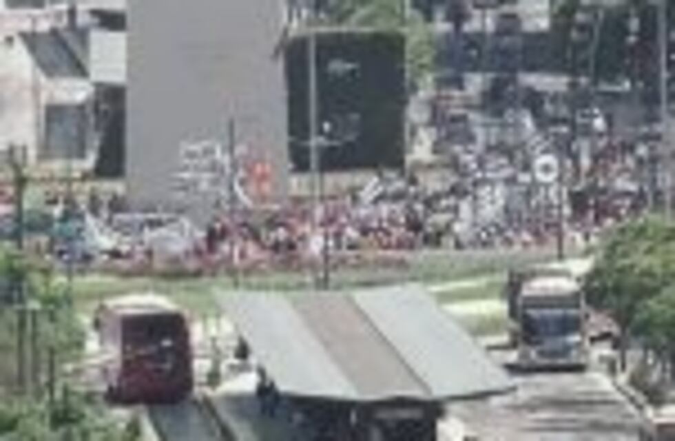 Manifestantes cortan la zona del Obelisco en reclamo de trabajo digno