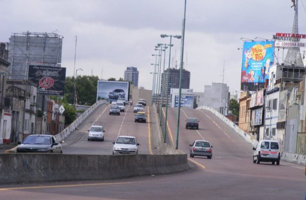 Cierran el tránsito en Córdoba y Juan B. Justo para demoler el puente