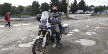 Viajaba por el mundo, cumplía la cuarentena en Bariloche y tras un robo, deberá irse de Argentina