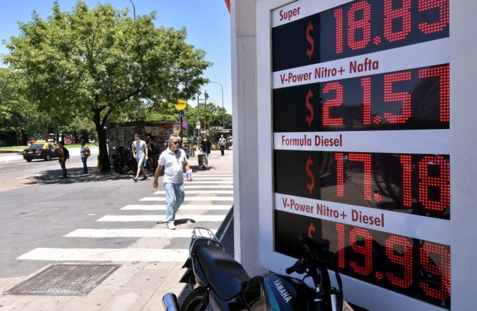Prevén un inminente aumento de los combustibles ante el avance del dólar y del petróleo