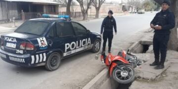 Llos policías lograron reducir a uno de los delincuentes, mientras que su cómplice pudo huir\u002E