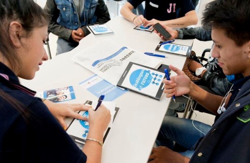 Talleres de Ideación Samsung donde los chicos resuelven problemas locales