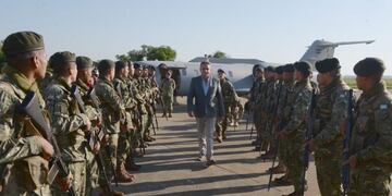 Agustín Rossi en el Aeropuerto de Tartagal (Twitter Agustín Rossi)
