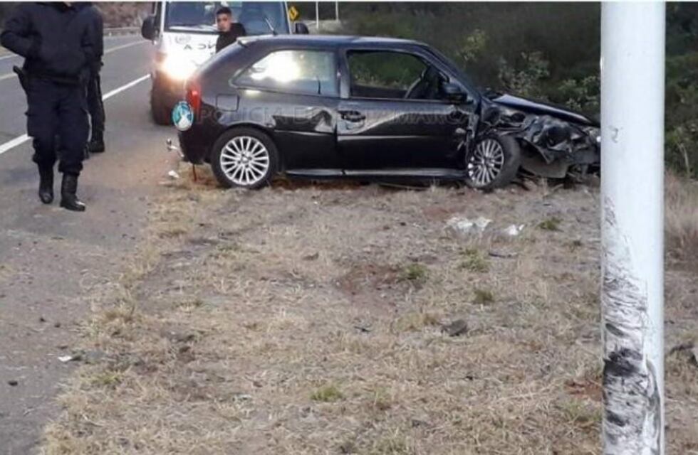 Perdió el control del rodado y chocó contra un poste