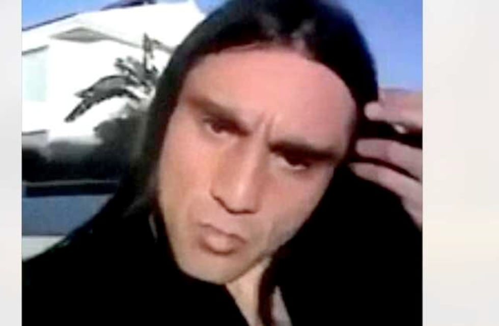 Busca novia por internet y se volvió viral: "Mirá la magia de mi melena"