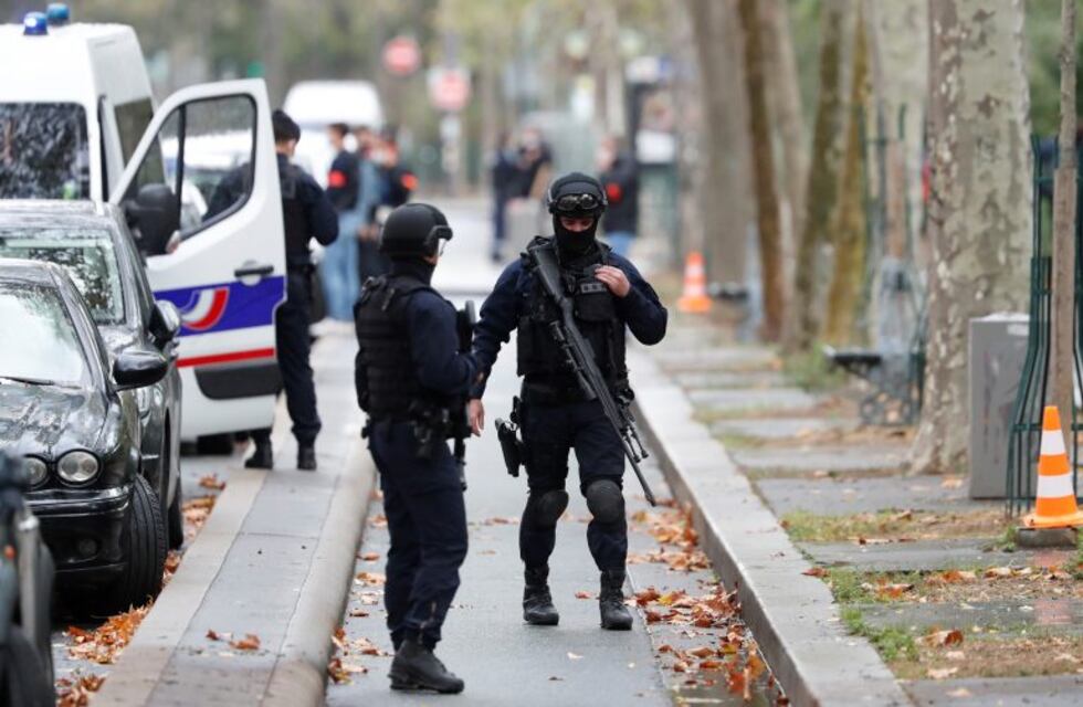 Francia: Al menos cuatro heridos por arma blanca junto a la antigua sede de Charlie Hebdo