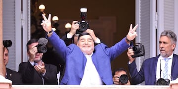 Diego Maradona, en su última vez en el balcón de Casa Rosada