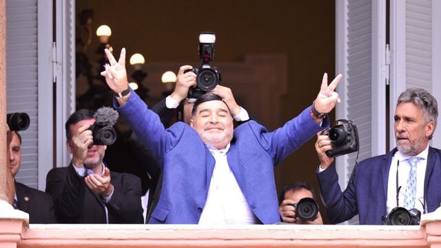 Diego Maradona, en su última vez en el balcón de Casa Rosada