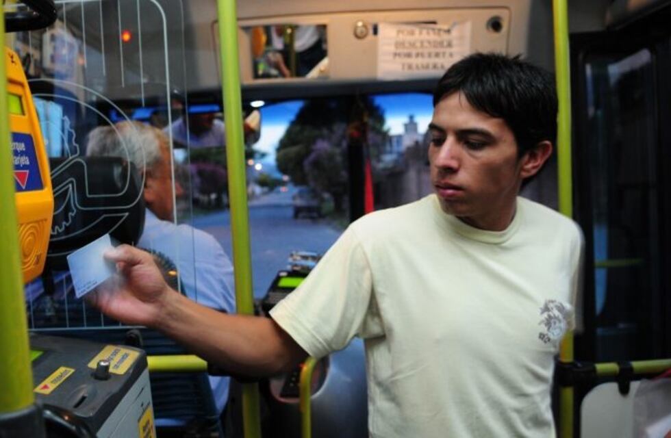 Detectaron una estafa millonaria a SAETA con tarjetas truchas