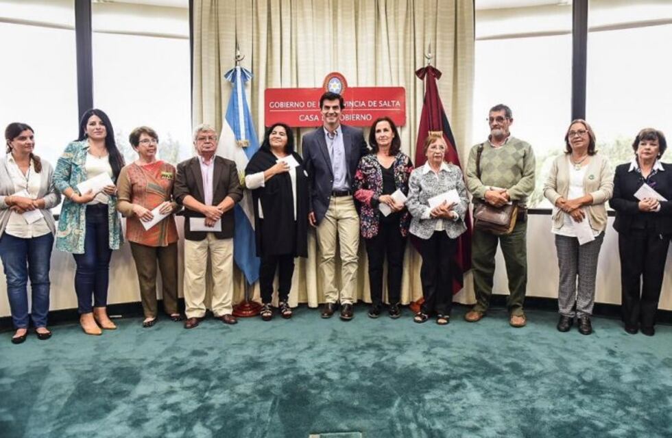 Urtubey donó su sueldo a 12 organizaciones salteñas