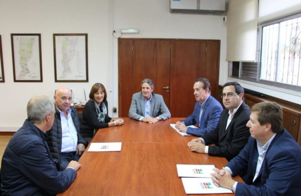 La Provincia firmó un respaldo económico para garantizar la vuelta de los vuelos en Reconquista