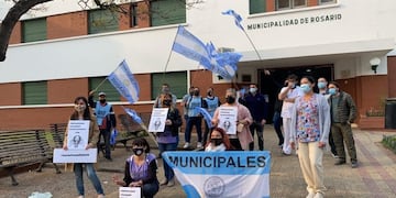 El personal del Hospital Alberdi se manifestó a favor del reclamo de aumento salarial\u002E (@lt8am830)