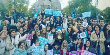 Organizaciones pro vida en el Monumento a San Martín