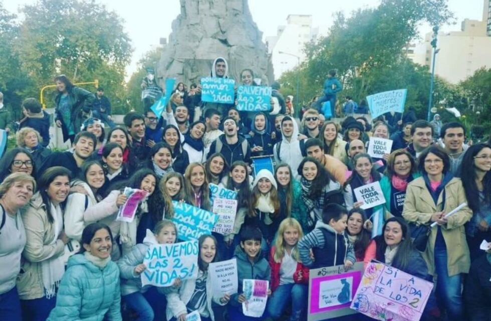 Organizaciones celestes celebraron el Día de las 2 Vidas en la plaza Mitre