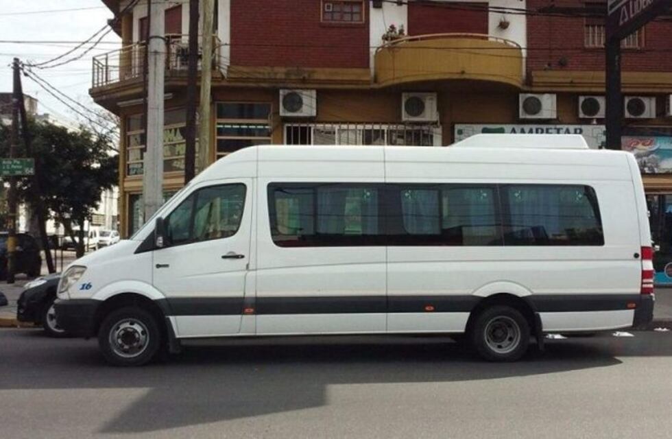 Investigan a una empresa por competencia desleal con el transporte público