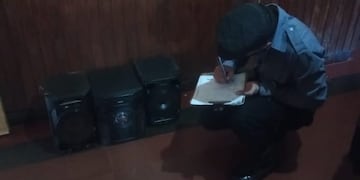 La policía realizó un allanamiento en la casa del menor, de 16 años\u002E