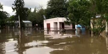 DYN26, TUCUMAN 03/04/17, EL PUEBLO DE LA MADRID, BAJO EL AGUA POR DESBORDE DEL Ru00cdO MARAPA.FOTO:DYN/CAPTURA TV LA GACETA