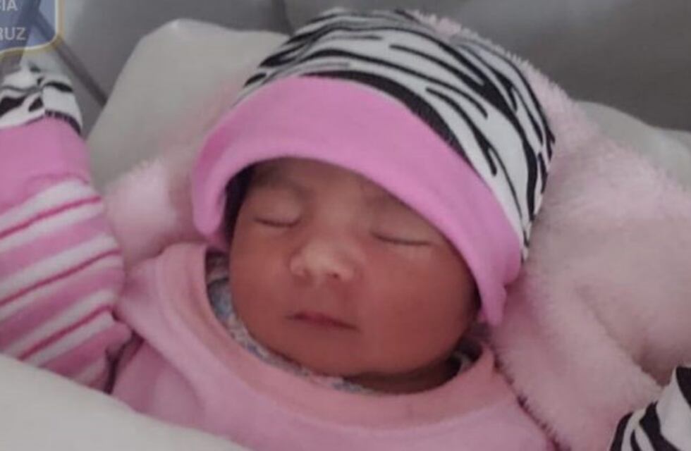 Policías que patrullaban la ciudad asisten un inesperado parto en el barrio 499