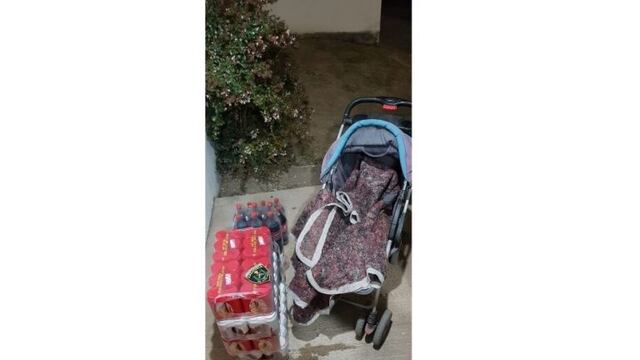 Robaron cerveza y la llevaban en un coche de bebé\u002E