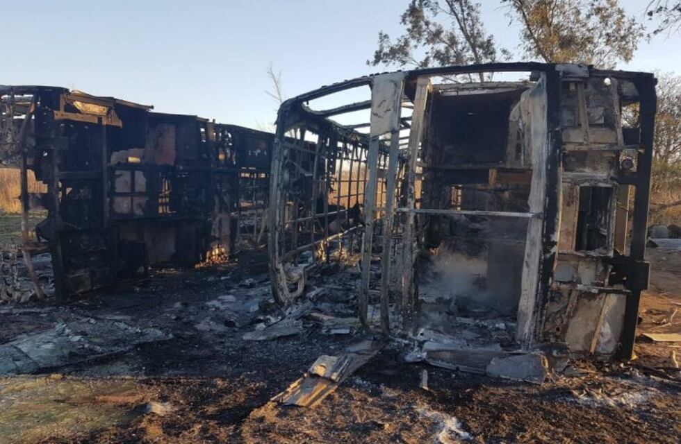 Incendio en un predio de colectivos de la empresa Tus