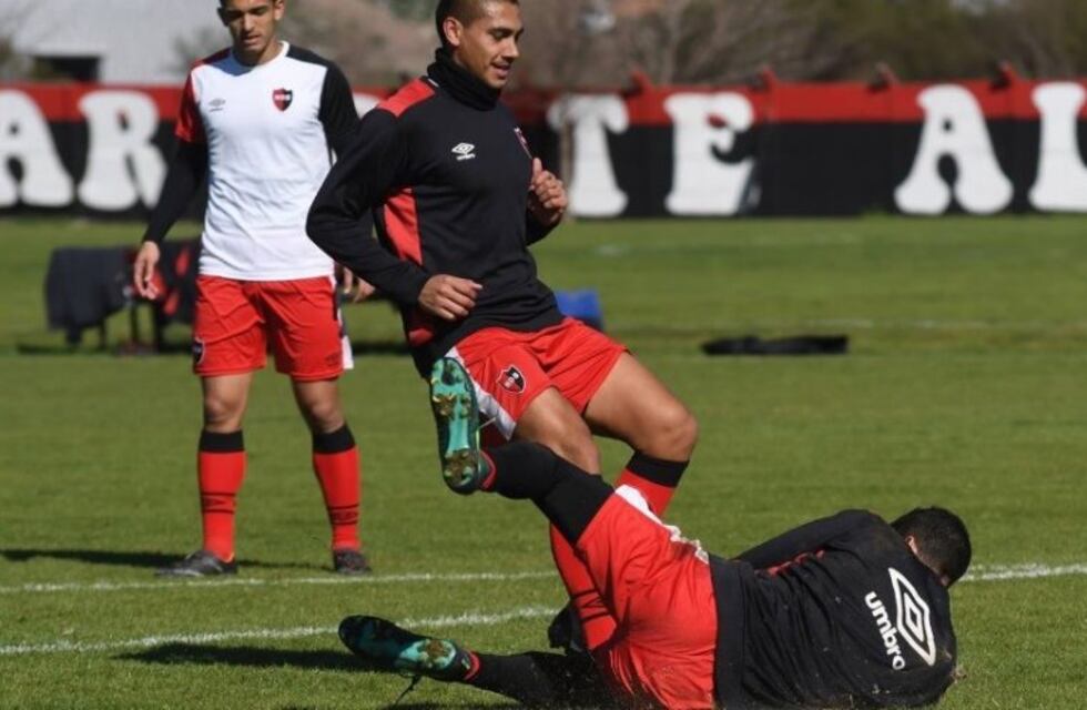 Otro dolor de cabeza para De Felippe: se lesionó Paredes