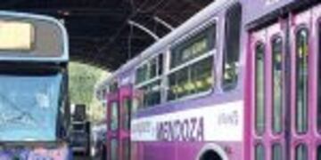 Los empleados de la EPTM reclaman la reincoporaciu00f3n de dos choferes cesanteados por la empresa estatal.