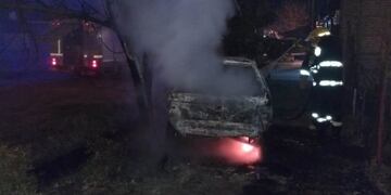 El auto se consumió totalmente por las llamas\u002E