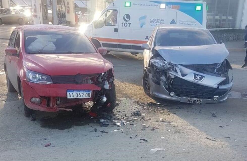 Accidente vial en intersección de rotonda de la Anónima del barrio Pipo